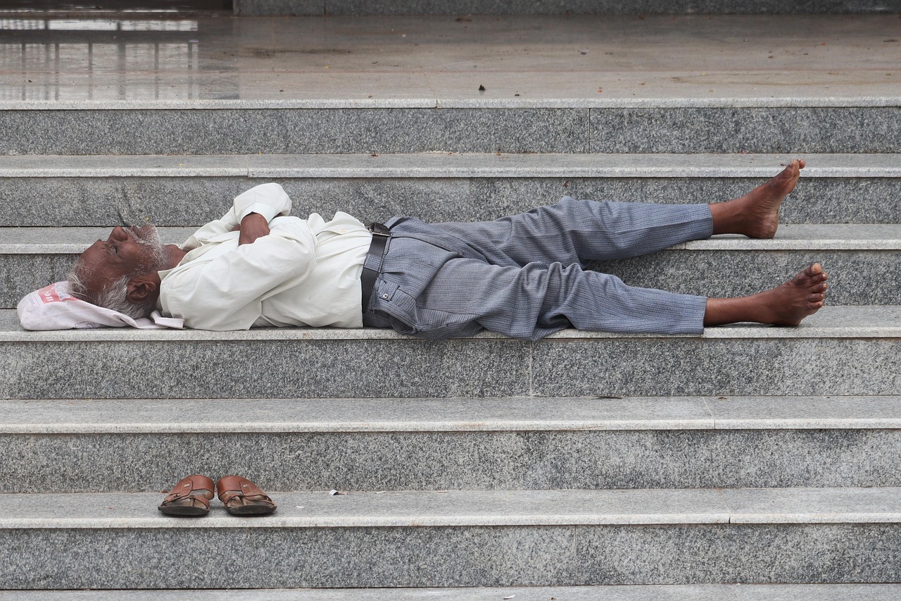 老後2000万円問題を解決するためのファイナンシャルプランナーの役割とは？