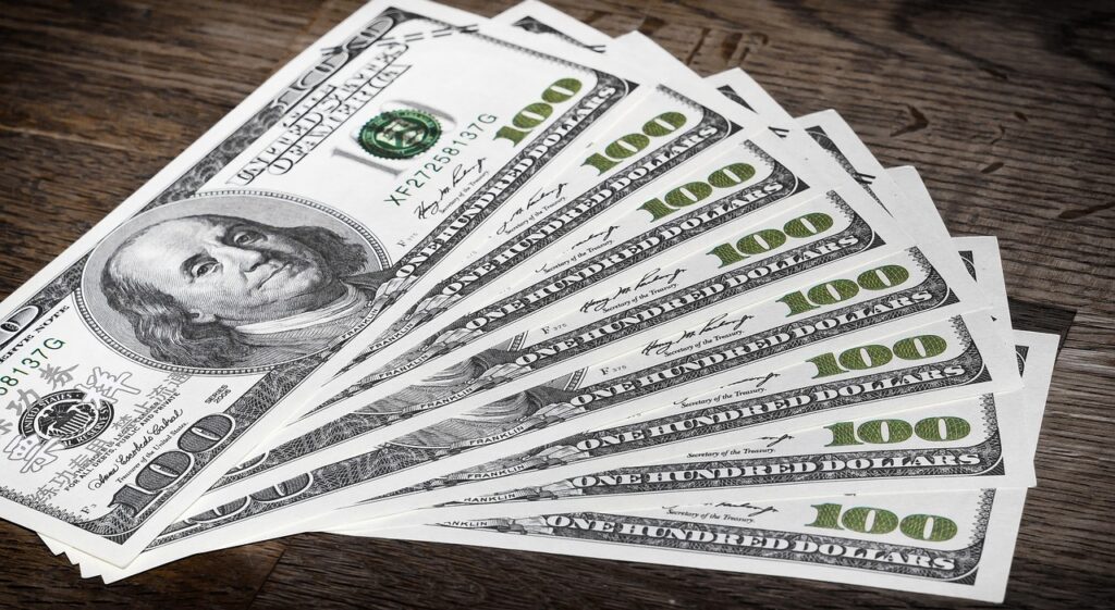50代の老後資金は保険と投資、どっちが得策？